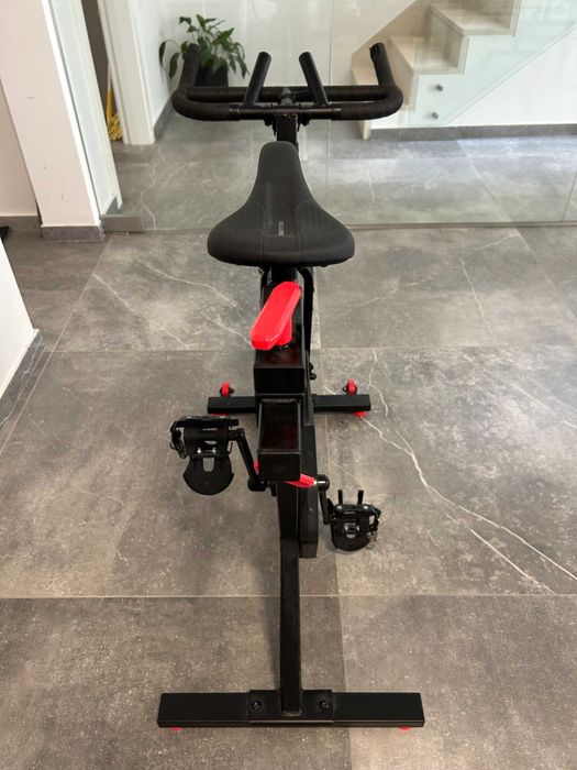 Vendo bicicleta de ciclismo indoor / spinning Domyos Biking 100 da Decathlon.