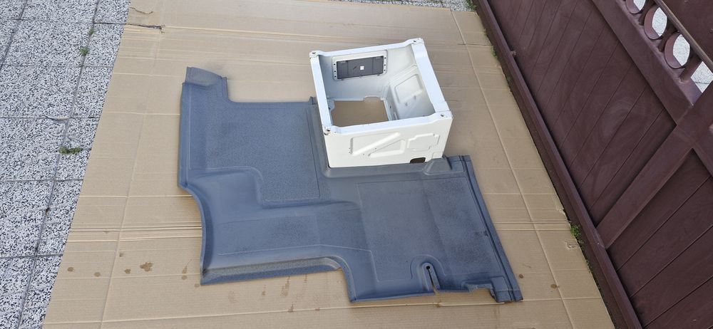 Base do asentó passageiro (direito) + tapete Mercedes Sprinter( W906) 2006/2018.