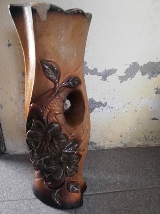 Estátuas decorativas entre outras coisas