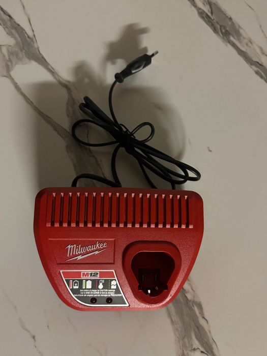 Milwaukee m12 ładowarka