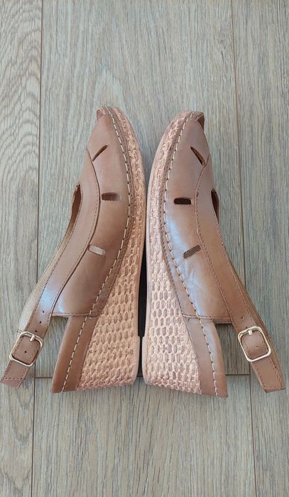 Lasocki CCC r.39 brązowe skórzane sandały na koturnie