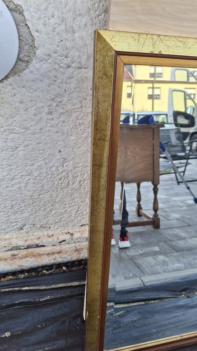 Lustro w złotej ramie 59x79