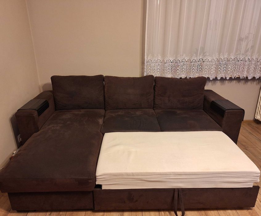 Narożnik w kolorze czekolady.