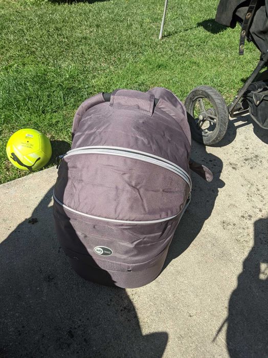 Cadeirinha de bebé com 3 rodas e Alcofa