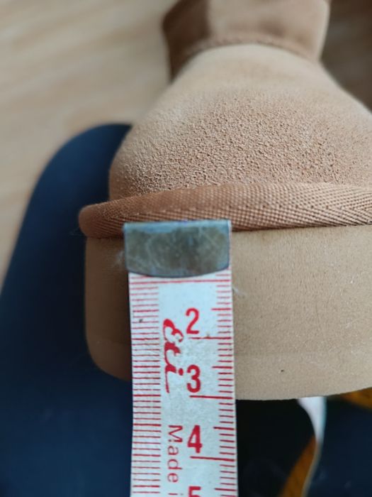 Продам Угги  UGG.Замшевые цвет кемел.