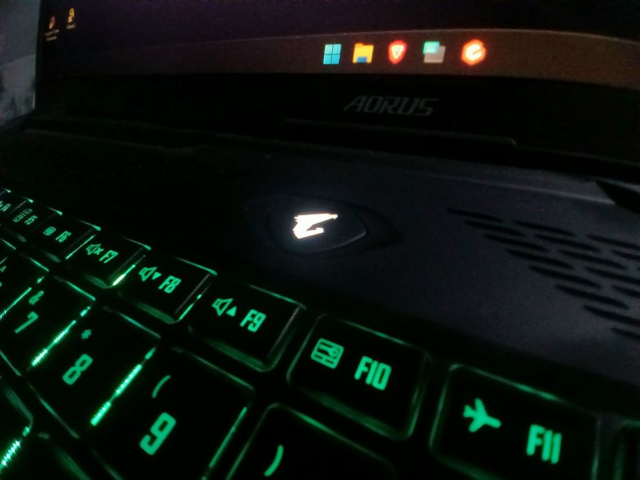 Laptop gamingowy Gigabyte AORUS 7 9K (Zielona Góra)