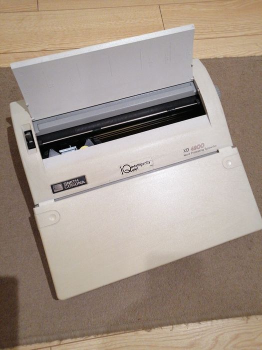 Máquina de escrever com memória Smith Corona XD4900