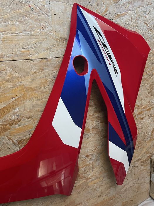 Lewa owiewka bok Honda CBR650R 22- lewy bok