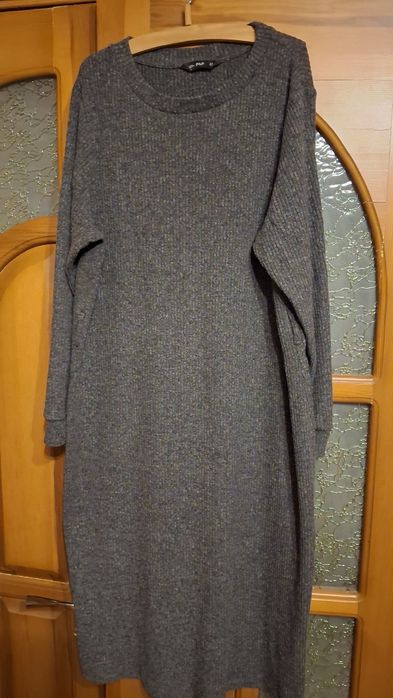 Сукня сіра в рубчик ог 125-135