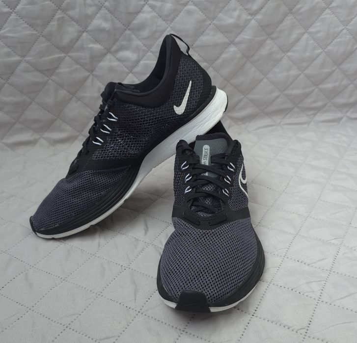 Nike Zoom Strike buty do biegania 44