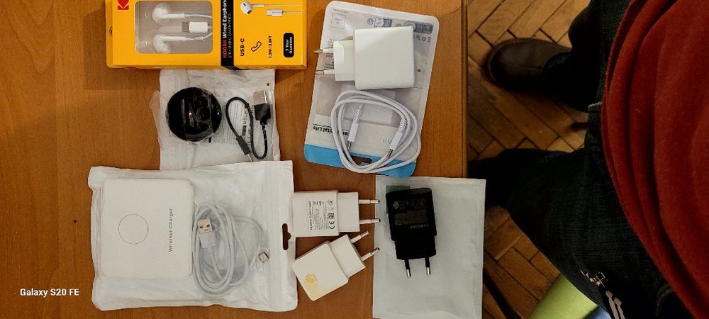 Sprzedam to co na zdjęciu ładowarka słuchawki ceny w opisie