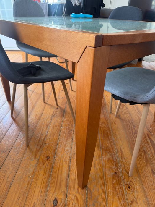 Mesa de jantar extensora c/ 4 cadeiras