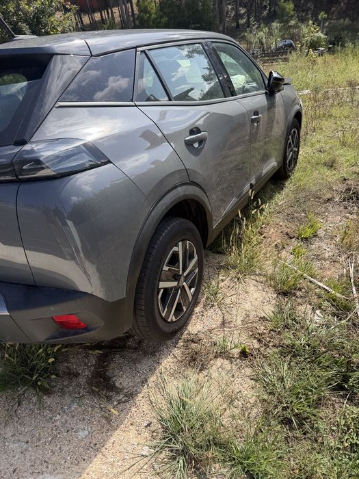Peugeot 2008  poucos km trabalha e anda