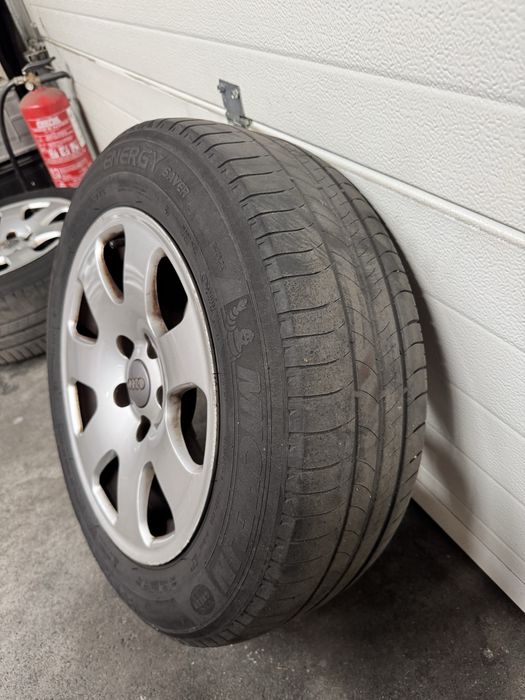 4 Jantes Originais Audi 15” 5x112 ET39 + 2 Pneus Michelin