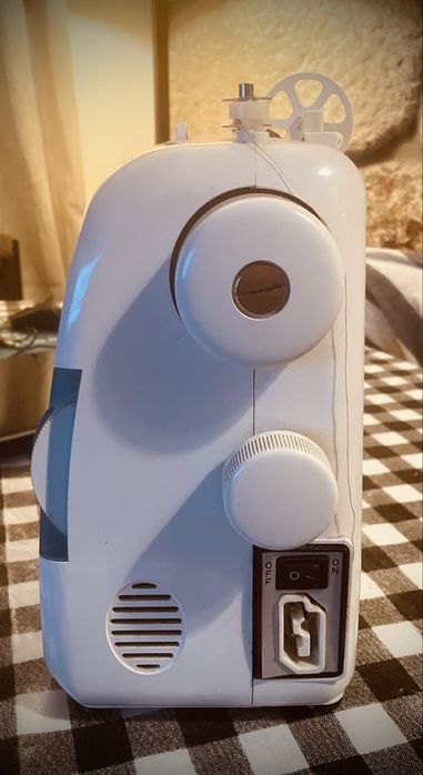 Máquina de costura SINGER FEATHER WEIGHT II