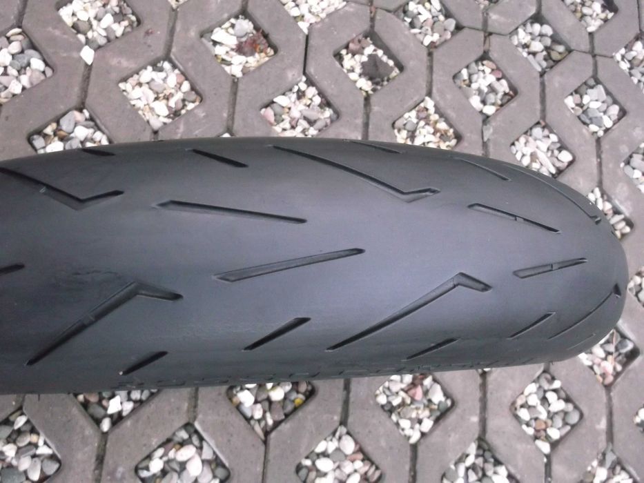 opona 120/70ZR17	 Pirelli Diablo Rosso corsa 2 dot0620 2,5mm tor cbr r1 gsxr
