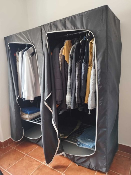 2 Roupeiros em Polyester C/ Fecho