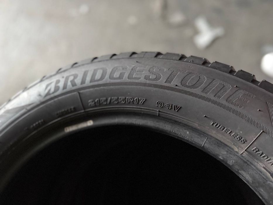 215/55R17 Bridgestone 2025p