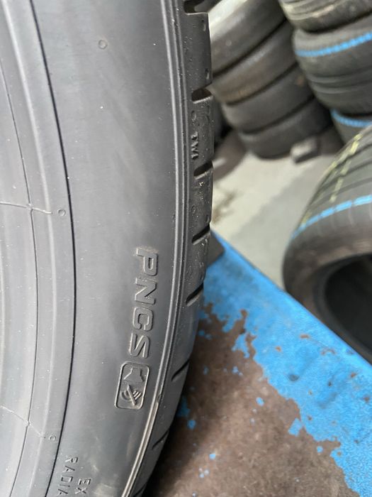 Pneus 255 / 40 R 21 Pirelli