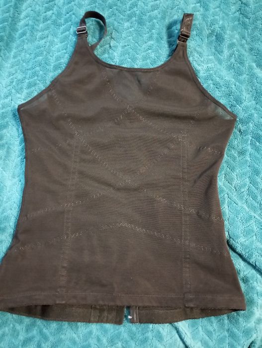 Gorset wyszczuplający pod biust bielizna koszulka