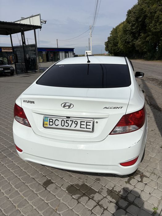 Hyundai accent 2013