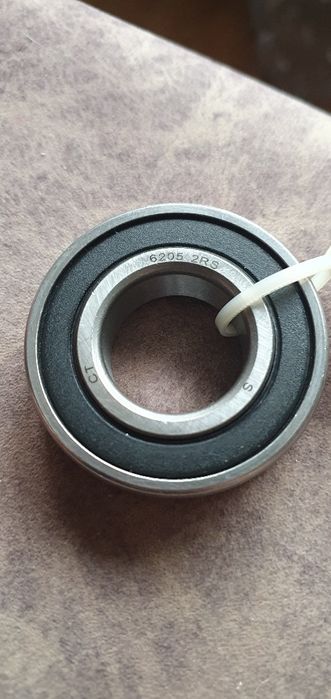 Підшипники кулькові радіальний CT 6205 2RS 180205