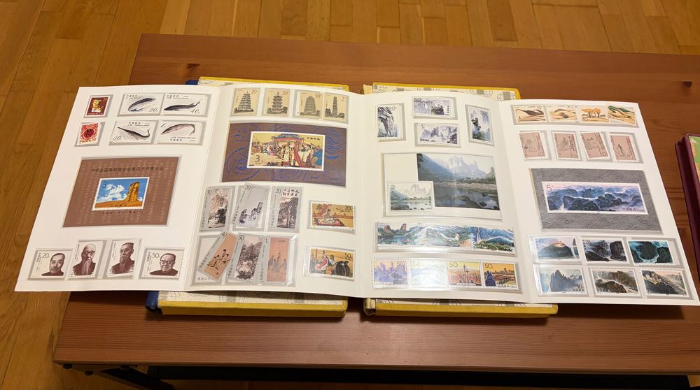 Klasery ze znaczkami - 2 szt.