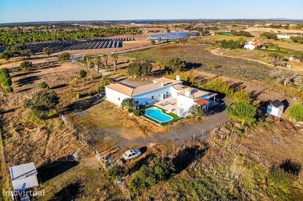 Quinta T4 com Piscina - Conforto e Natureza em Perfeita Harmonia para