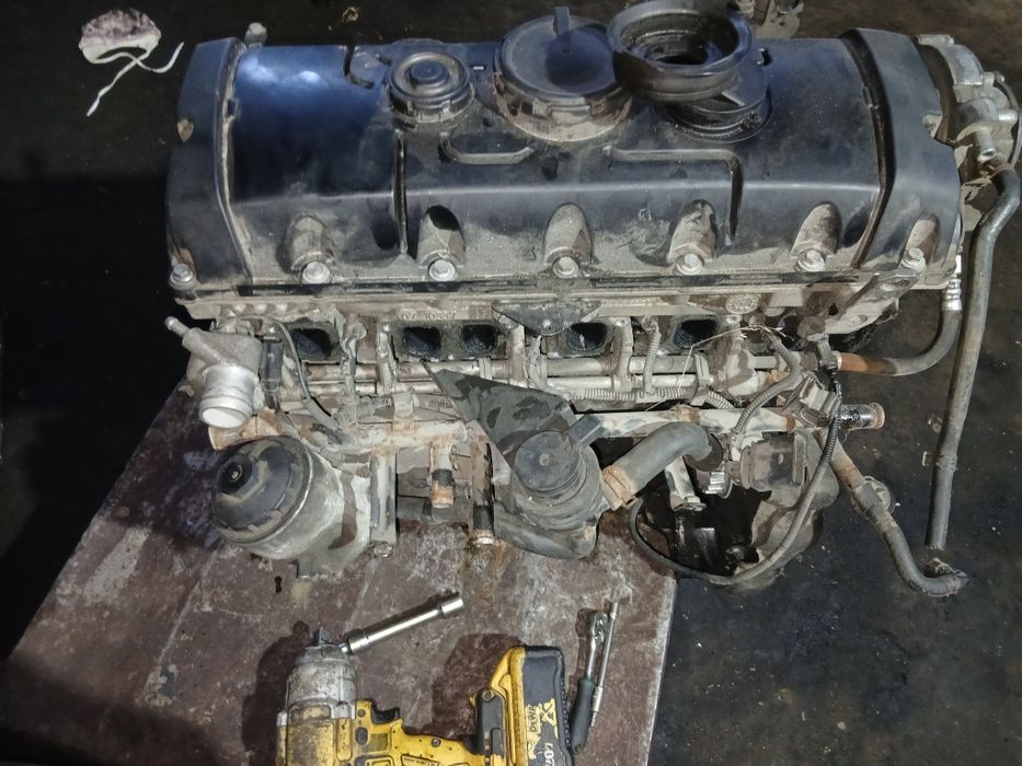 Мотор двигун по запчастинах volkswagen touareg 2.5