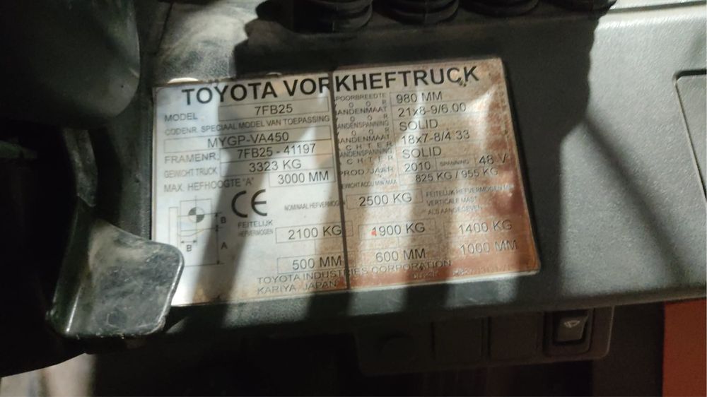 Empilhador toyota eletrico
