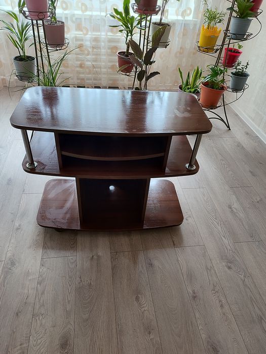 Тумба под телевізор в гарному стані