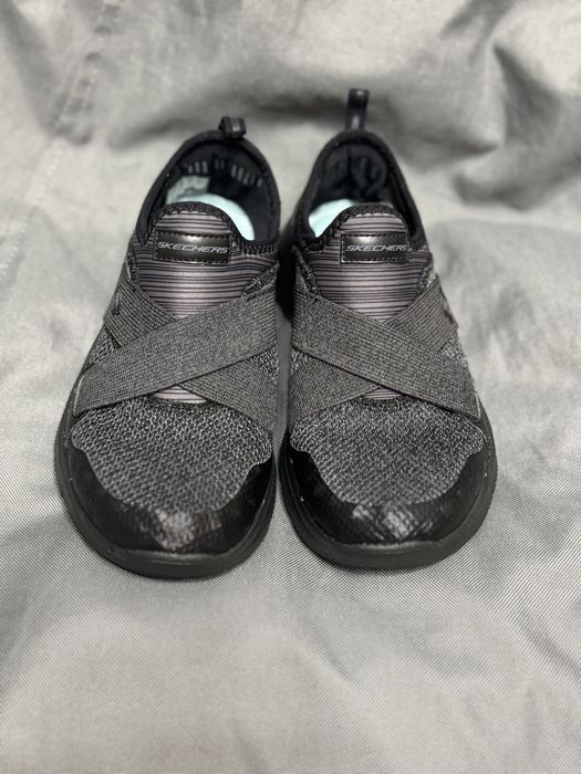 Кроссовки ТМ Skechers в отличном состоянии