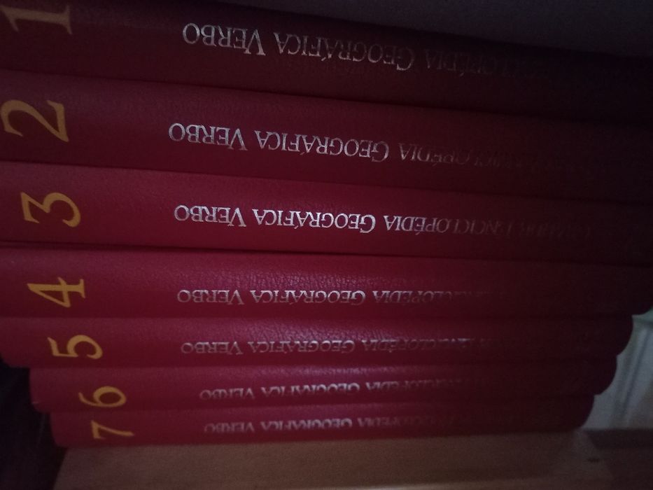 Enciclopédia composta por 7 livros