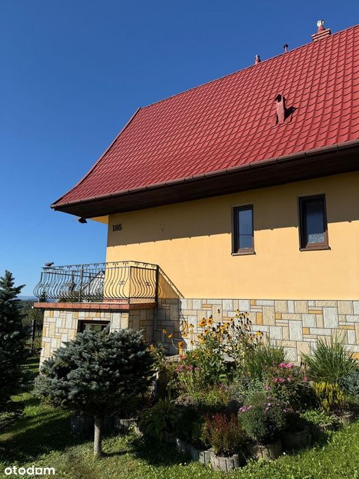 REZERWACJA Dom z garażem i ogrodem w pięknej okolicy