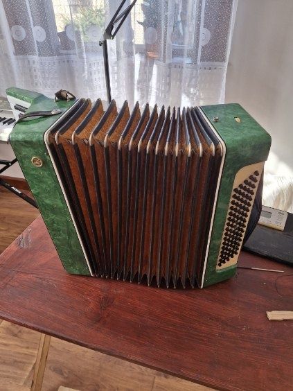 Ruski akordeon 80 basów