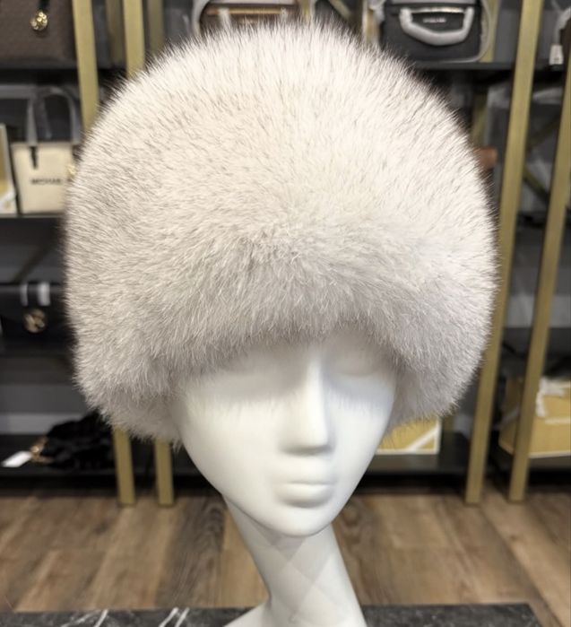 Шапка шарик з натурального хутра фінського песця у кольорі вуаль