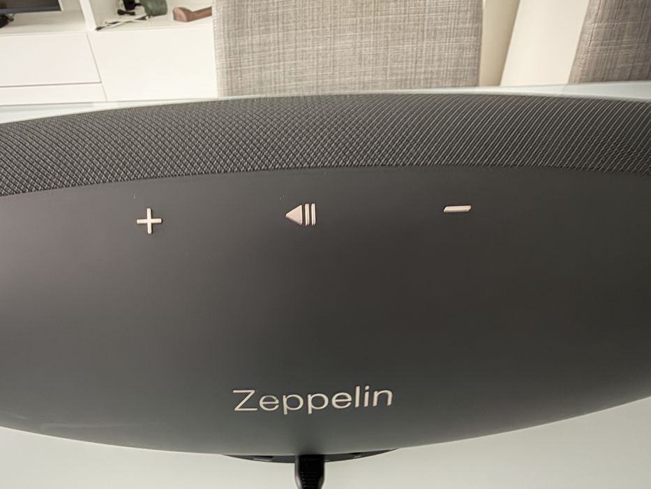 B&W Zeppelin Wireless