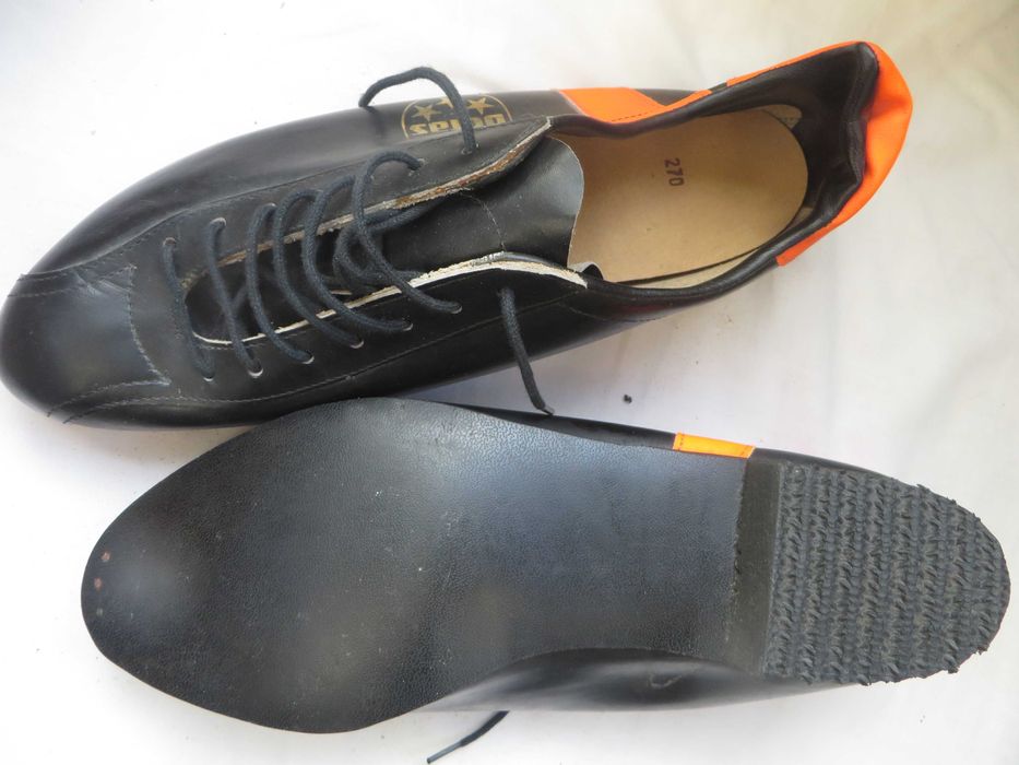 Кроссовки botas Размер 40.5 Длина стельки 26.5-27 см новые