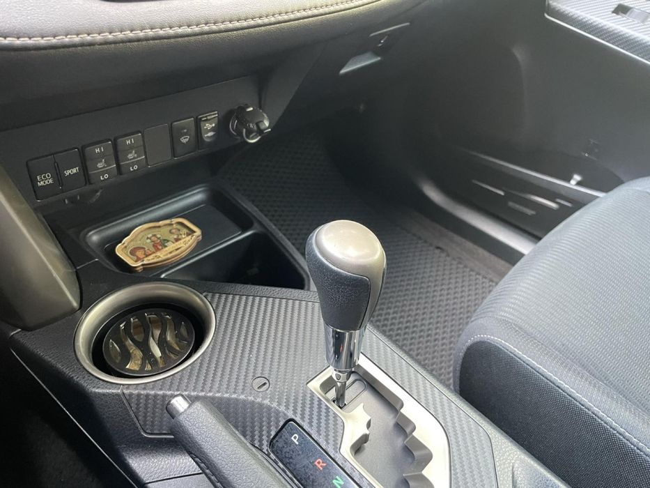 Продам авто Toyota Rav 4 без подкрасов и с родным пробегом