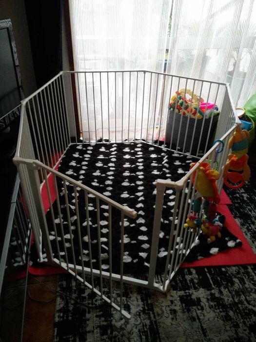 Parque infantil com porta