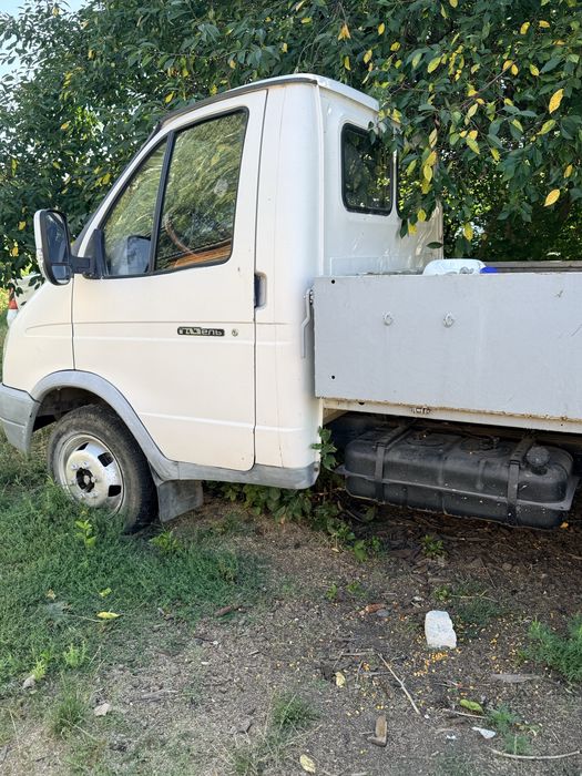 Продам газель бортову