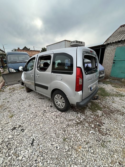 Разбираю ситроен берлинго в9 2010 год