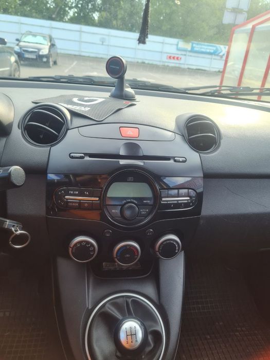 Mazda 2 2010 рік