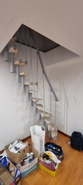 Escadas de serviço novas