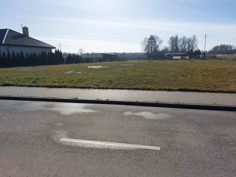 Sprzedam działkę budowlaną 1800m2 ul. Kasztelańska 51 Piotrków Tryb.