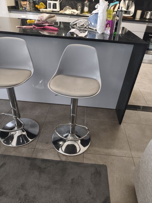 3 Bancos de bar/ balcão
