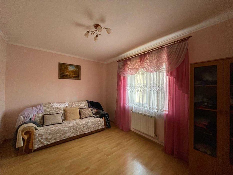 Доглянутий будинок в центрі Тлумача_В