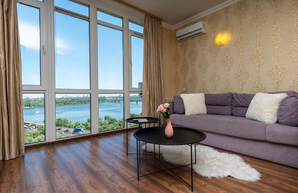 Уютные апартаменты .  Оболонь . Паркстоун . Вид на Днепр