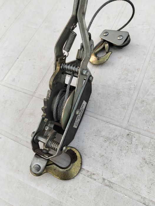 Wciagarka linowa o udźwigu 1000 kg.