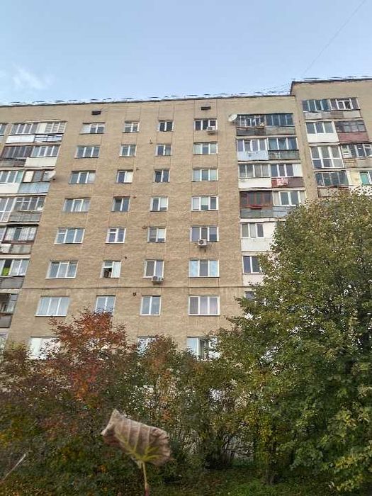 Продаж 1/4 частки трикімнатної квартири